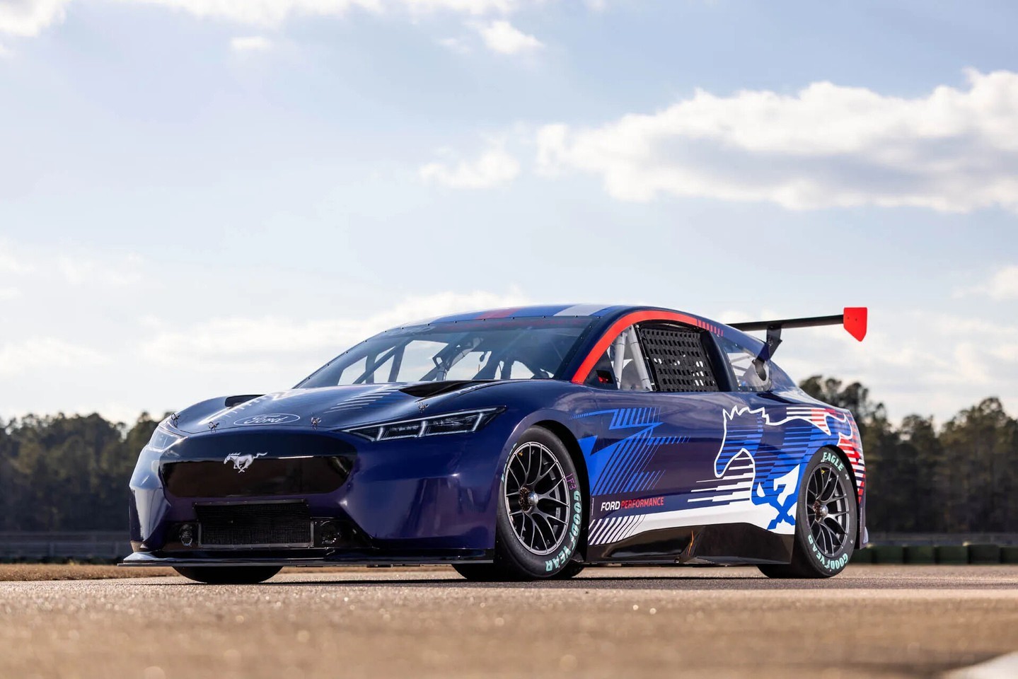 ford-mustang-mach-e-nascar-ev-motorsport