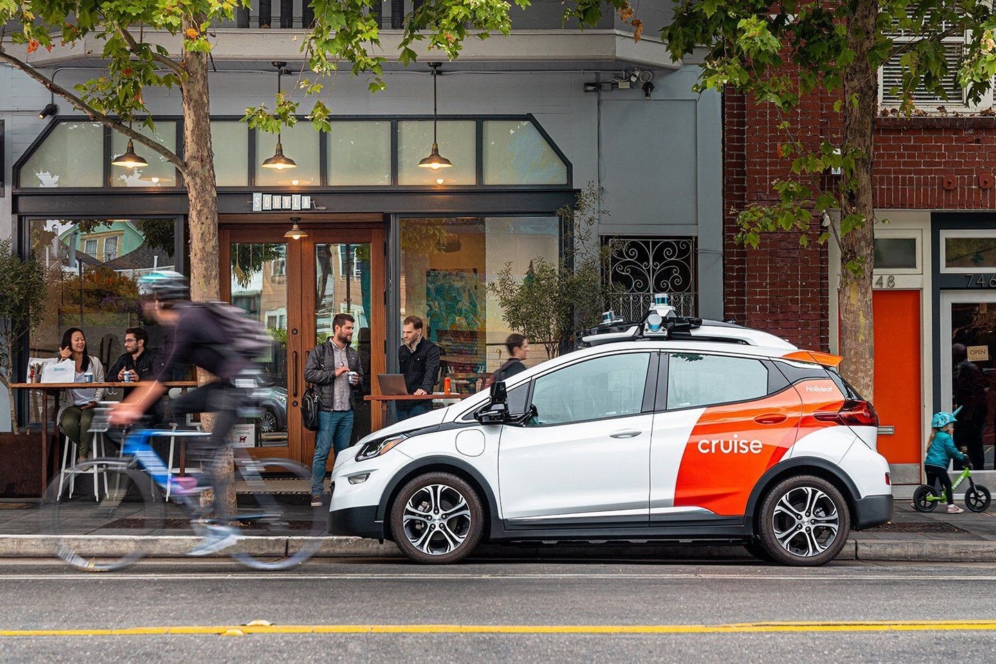gm-shuts-down-cruise-robotaxi-lays-off-half
