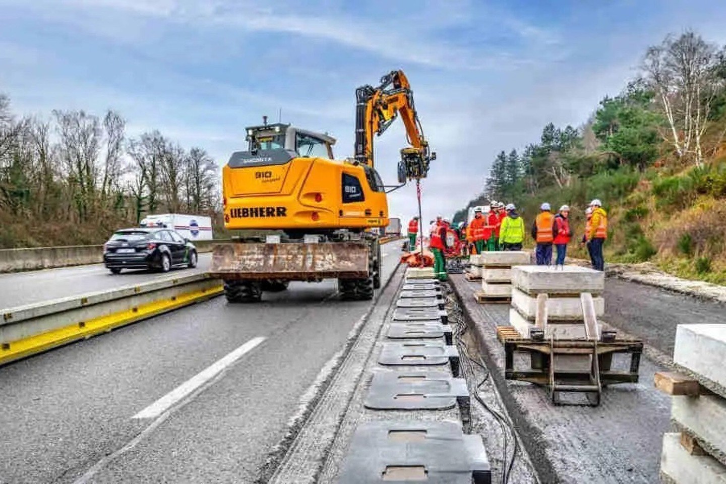 wireless-ev-charging-paris-highway-test